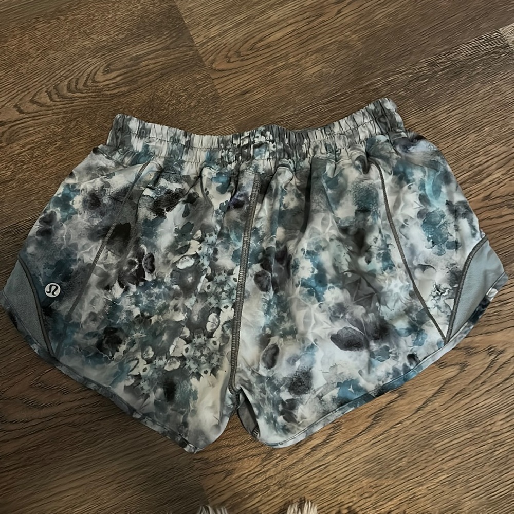 lululemon kaleidofloral print! size 4,2.5